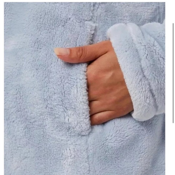 Women's Cozy faux fur Jacket size S. NWT. Cozy and soft - Picture 4 of 8